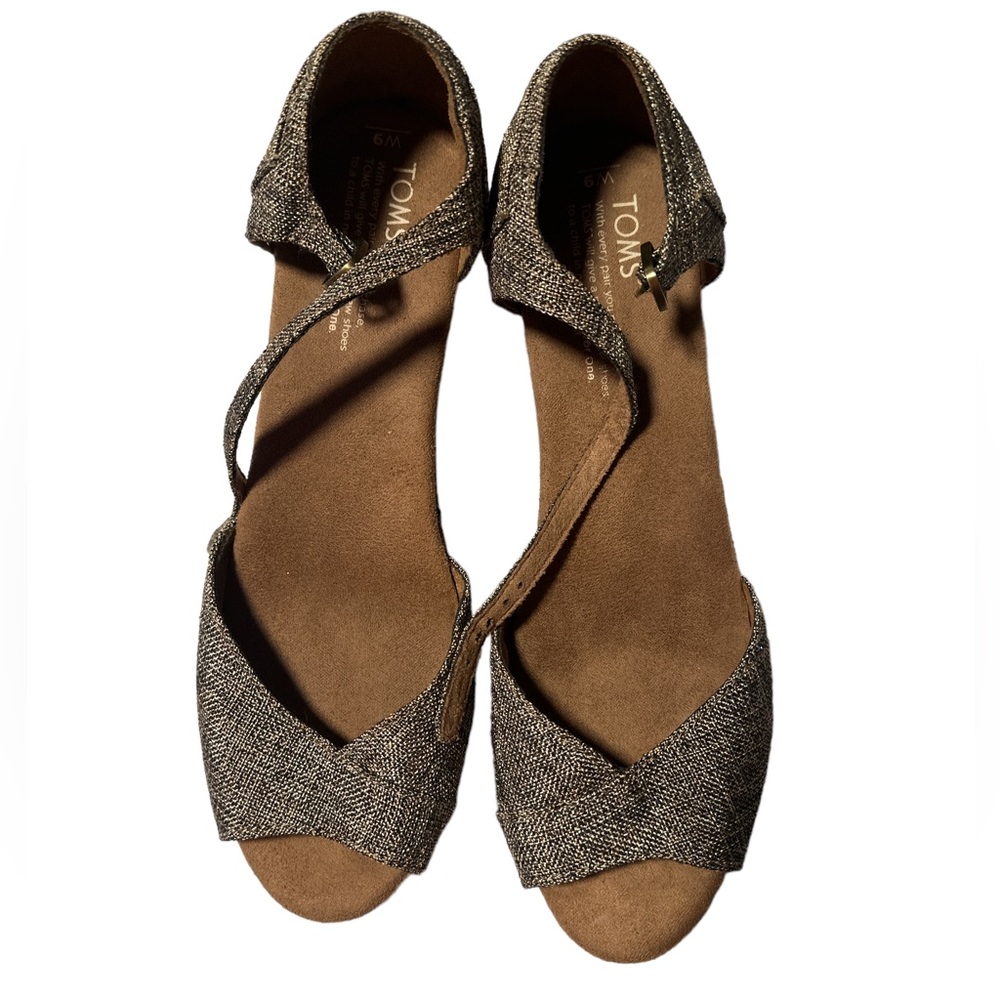 Tom’s wedge sandals size 9W